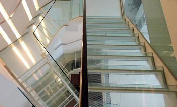 Стеклянные ступени и площадки для колодезной лестницы в Казани. Готовые проекты ПерилаГлавСнаб