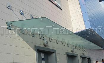 Стеклянные козырьки и навесы в Казани. Готовые проекты ПерилаГлавСнаб
