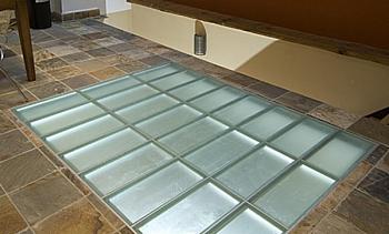 Стеклянный пол в квартиру с подсветкой в Казани. Готовые проекты ПерилаГлавСнаб