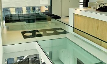 Стеклянные полы на кухне в Казани. Готовые проекты ПерилаГлавСнаб